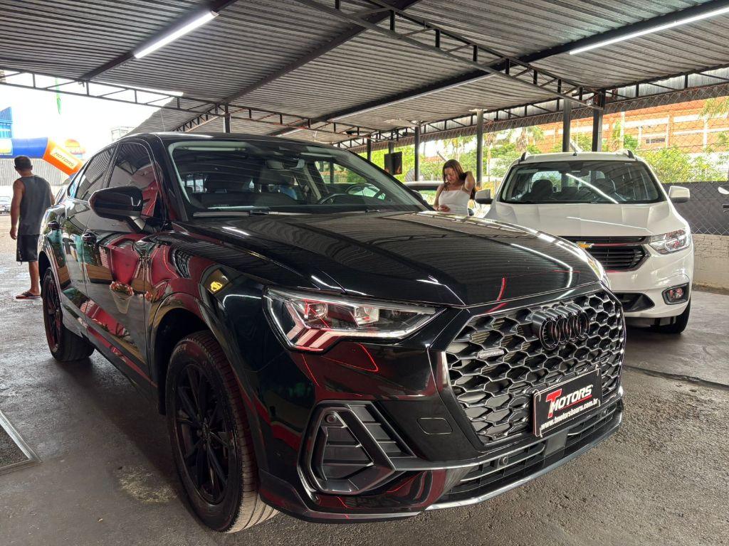 AUDI Q3 - Foto