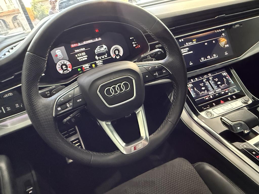 AUDI Q8 - Foto