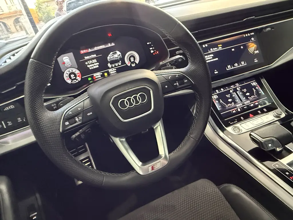 AUDI Q8 - Foto