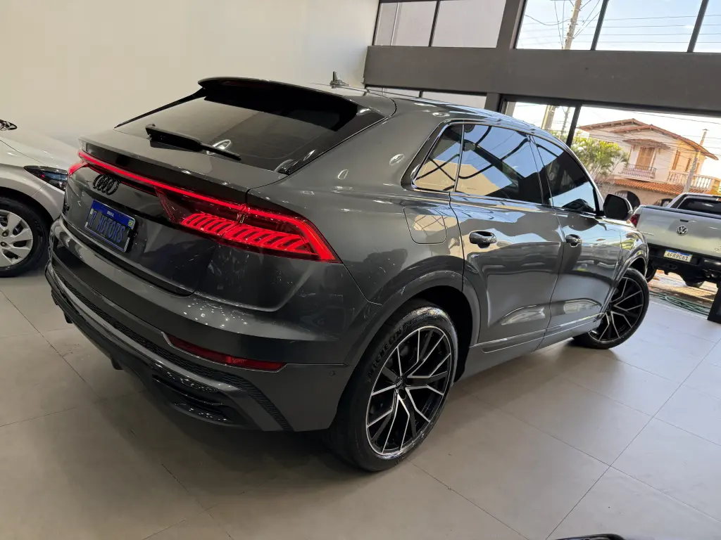 AUDI Q8 - Foto
