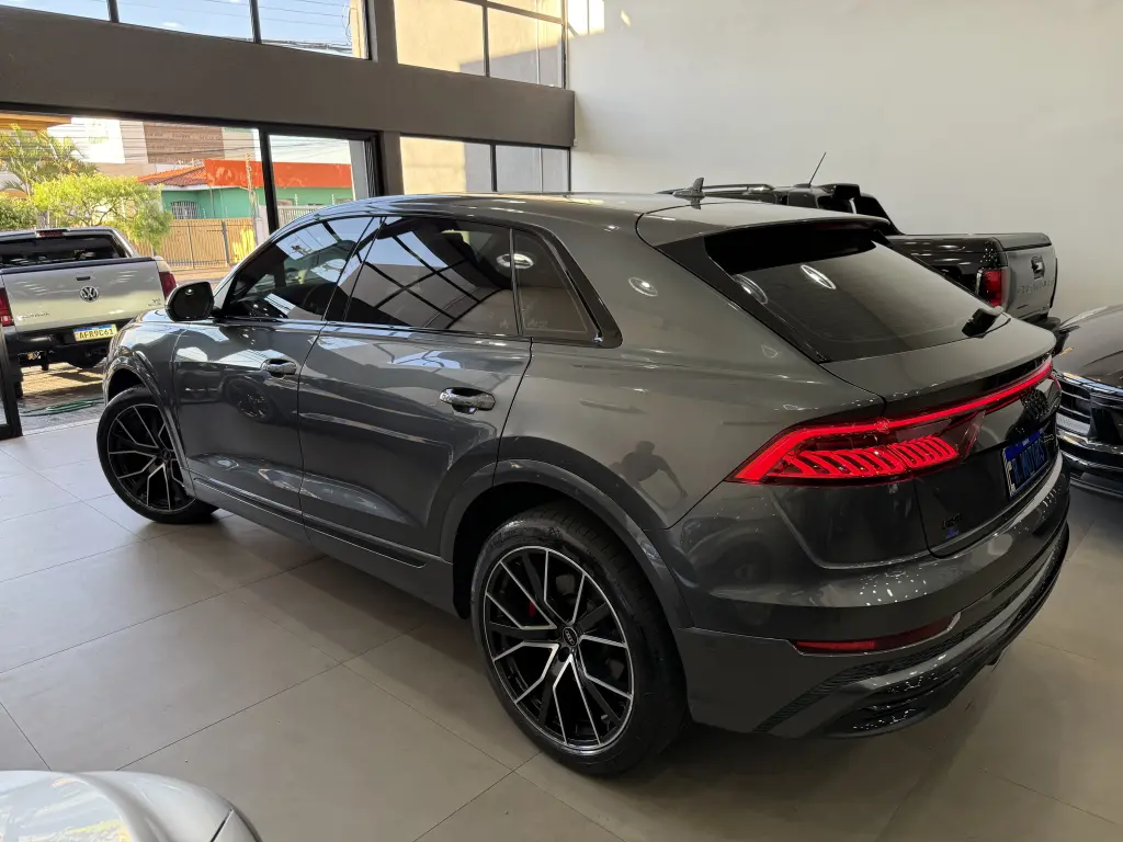 AUDI Q8 - Foto