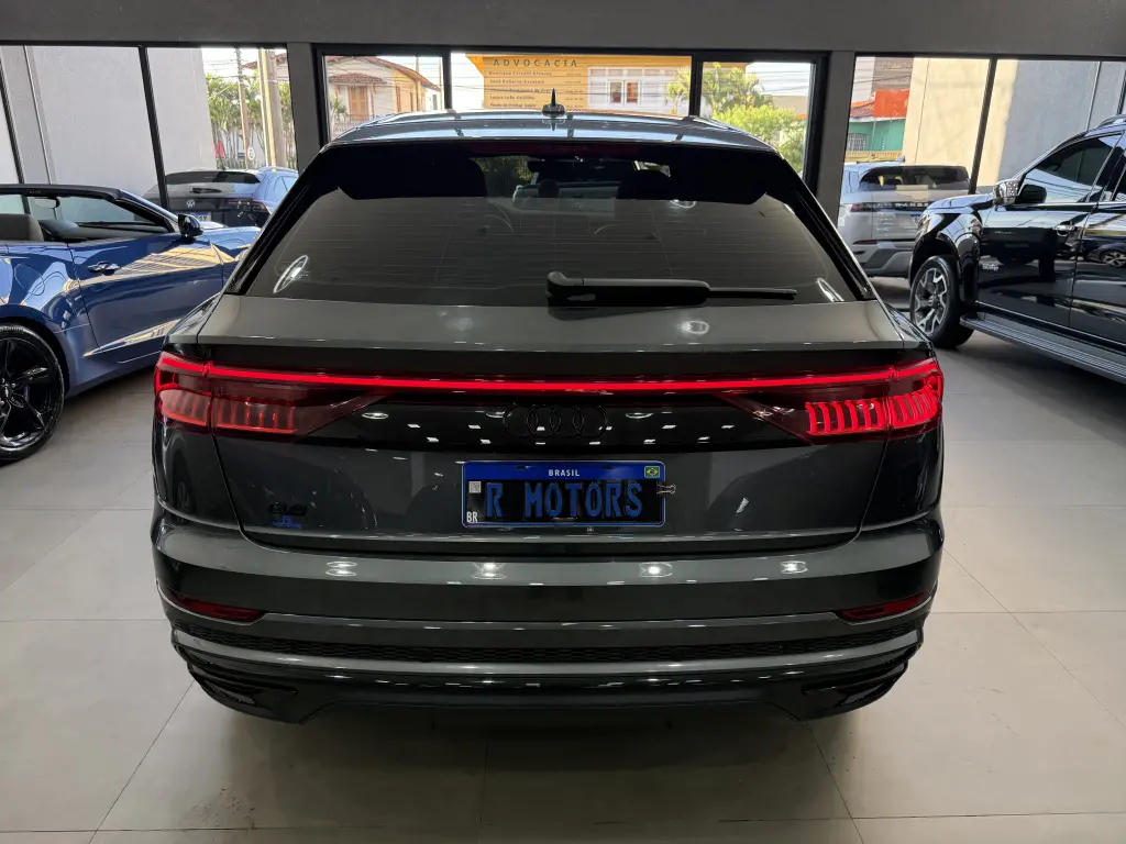 AUDI Q8 - Foto