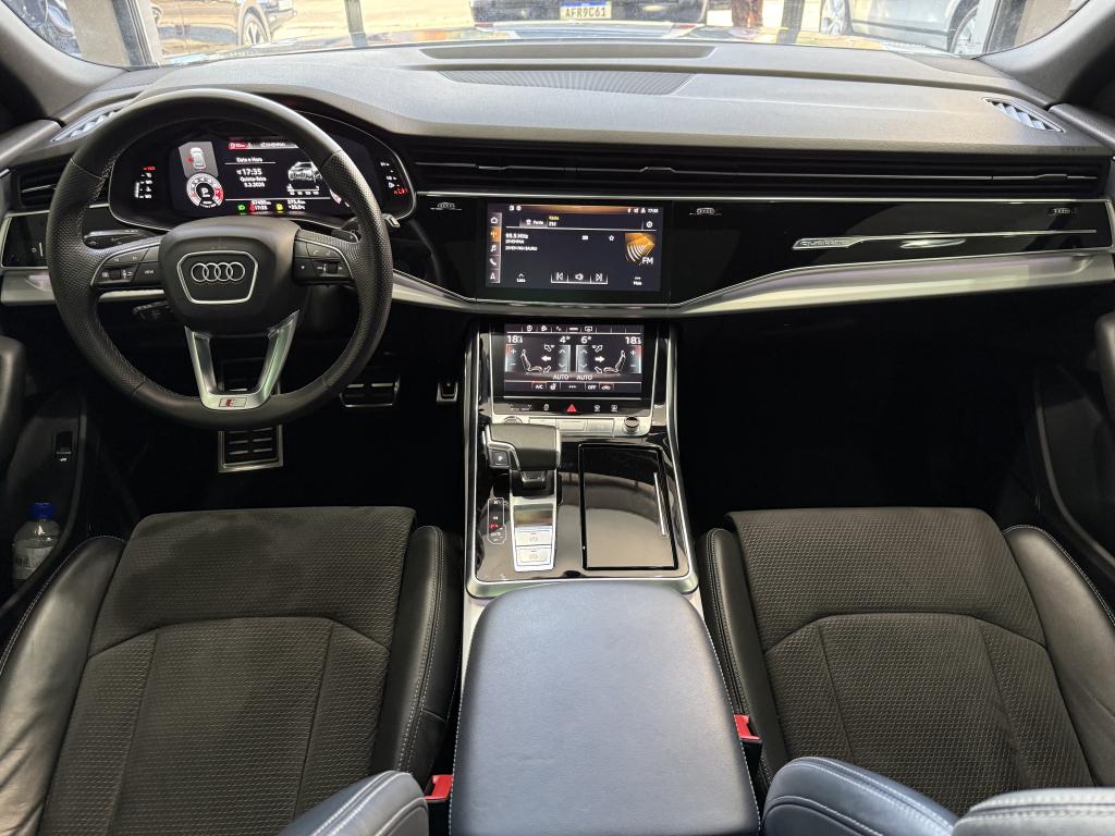 AUDI Q8 - Foto