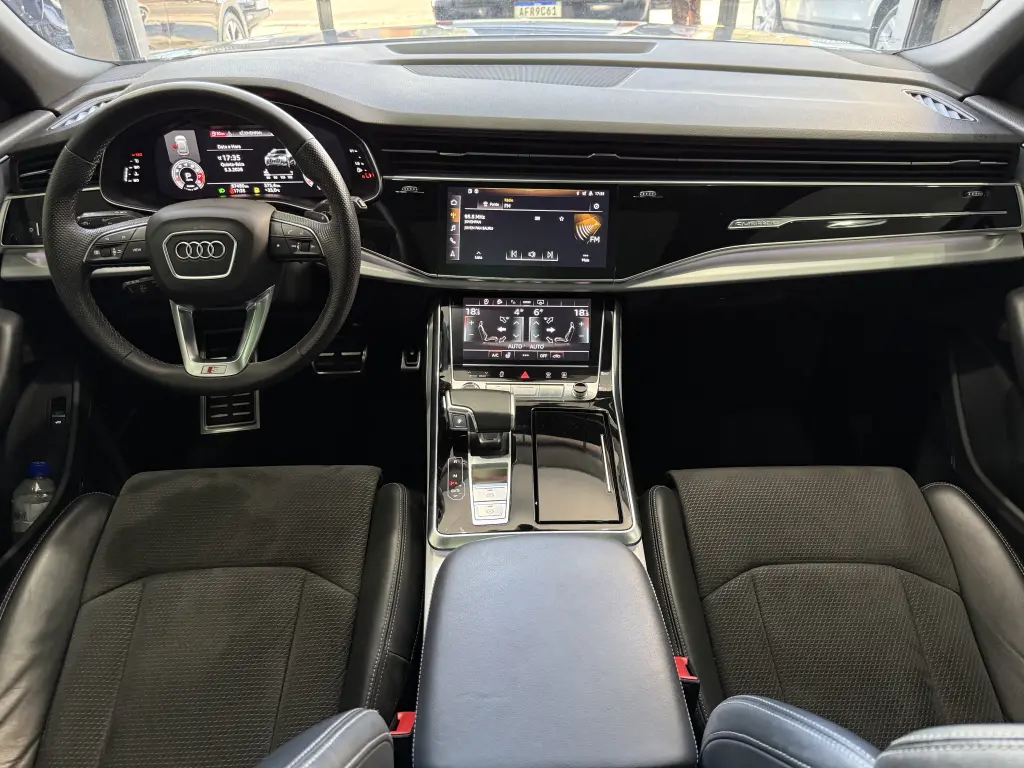 AUDI Q8 - Foto