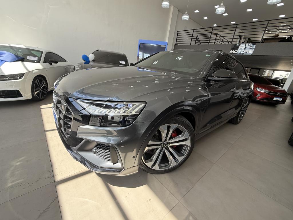 AUDI Q8 - Foto