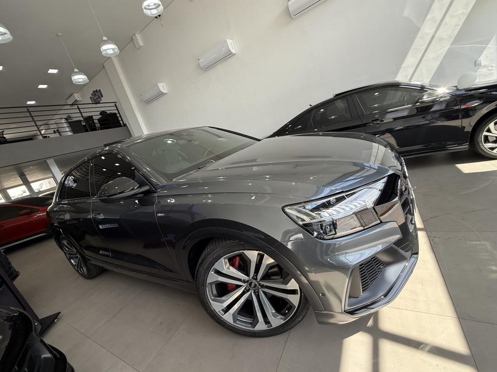 AUDI Q8 - Foto