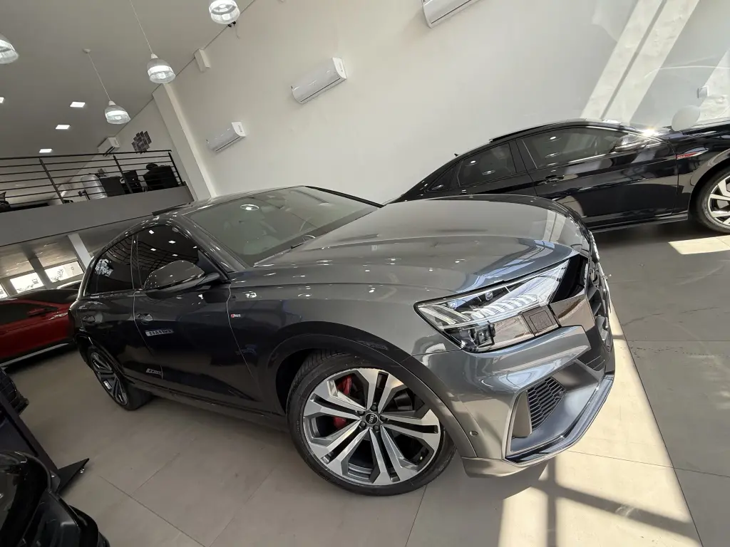 AUDI Q8 - Foto