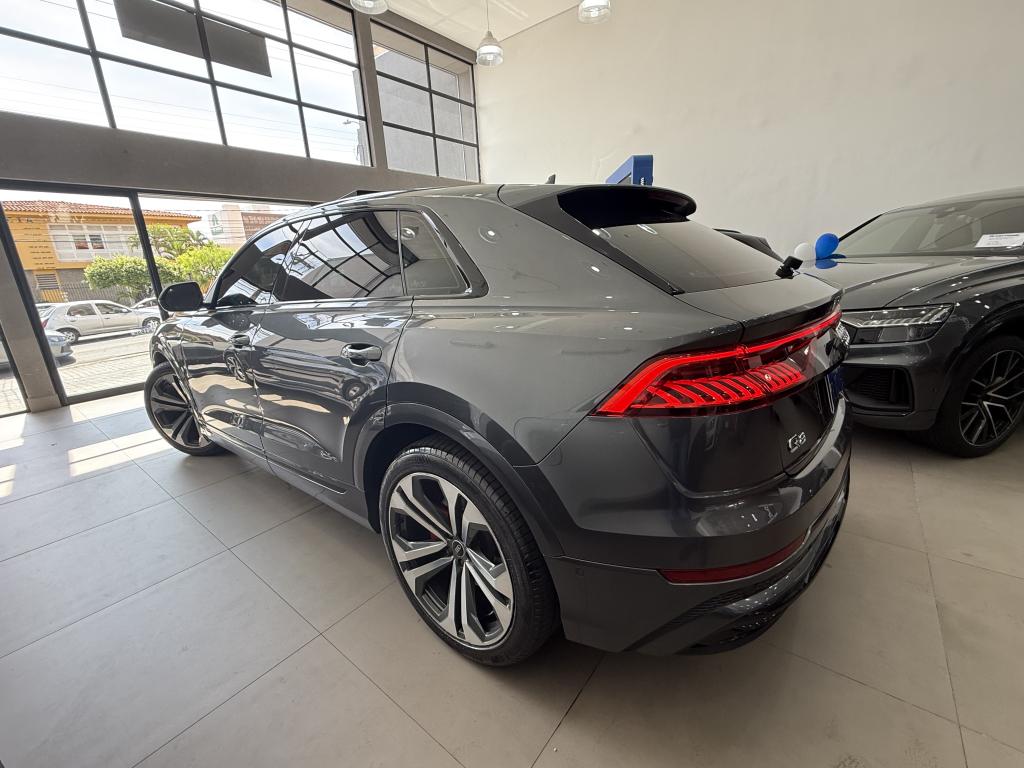 AUDI Q8 - Foto