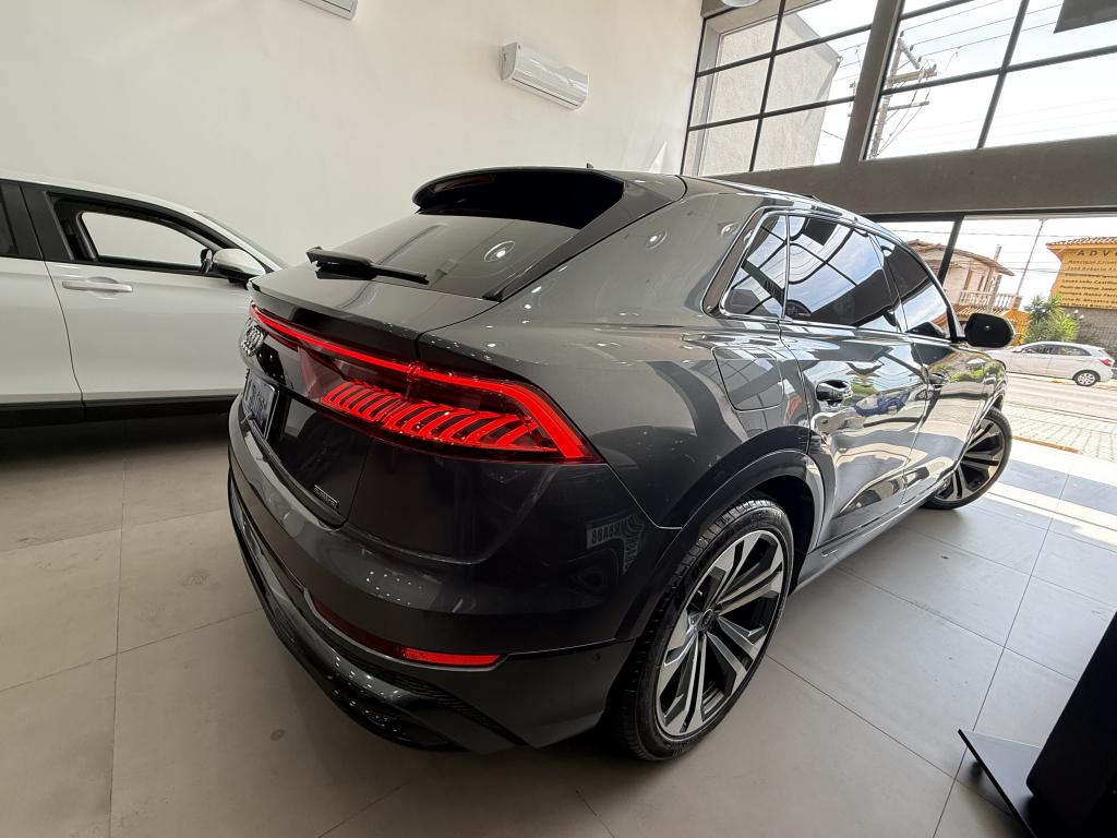 AUDI Q8 - Foto
