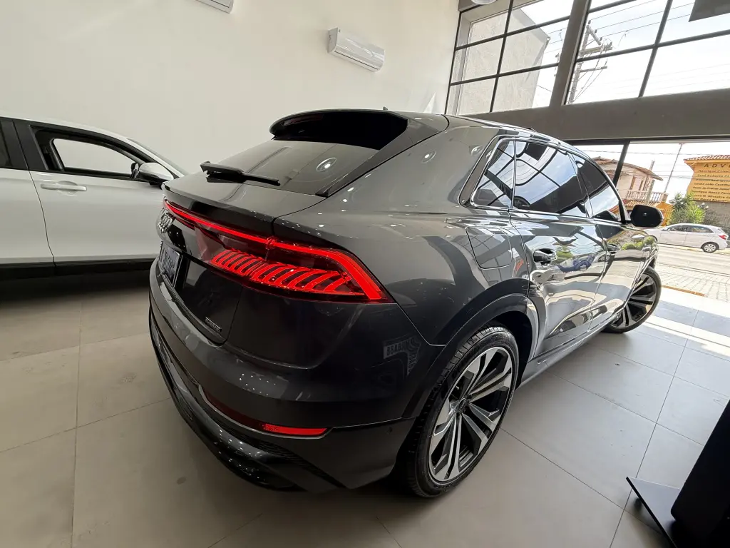 AUDI Q8 - Foto