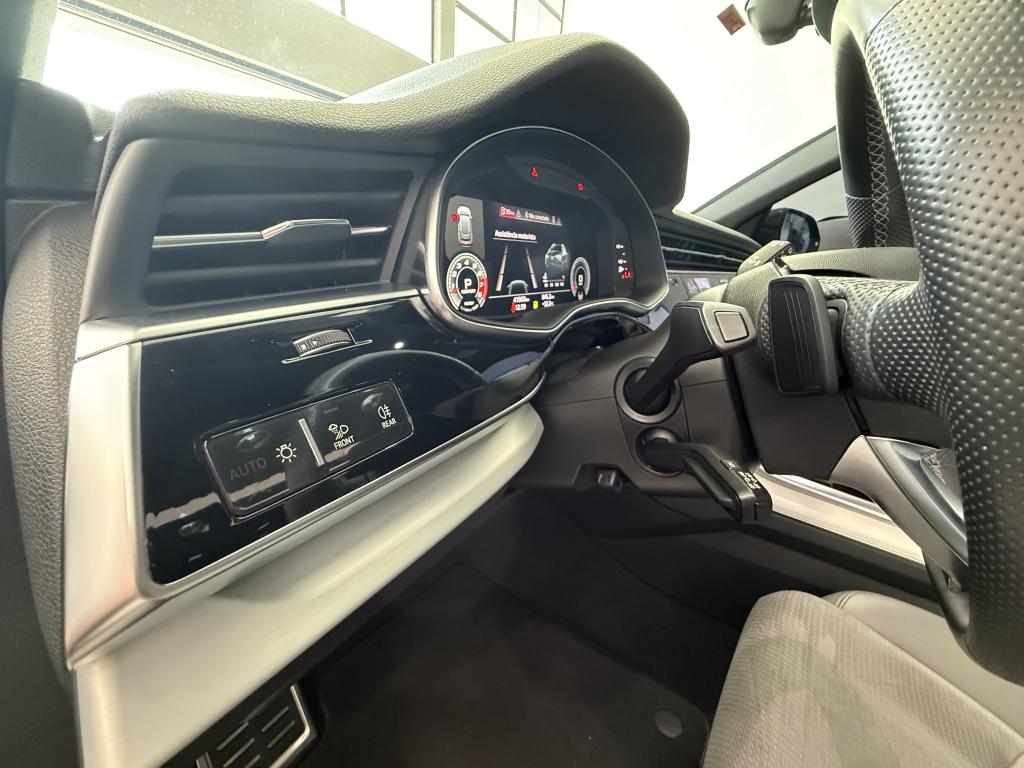 AUDI Q8 - Foto