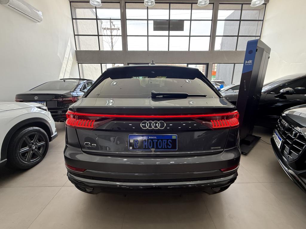 AUDI Q8 - Foto