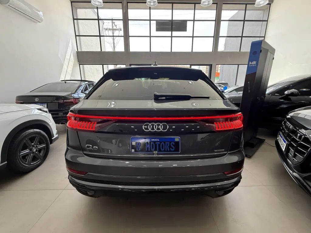AUDI Q8 - Foto