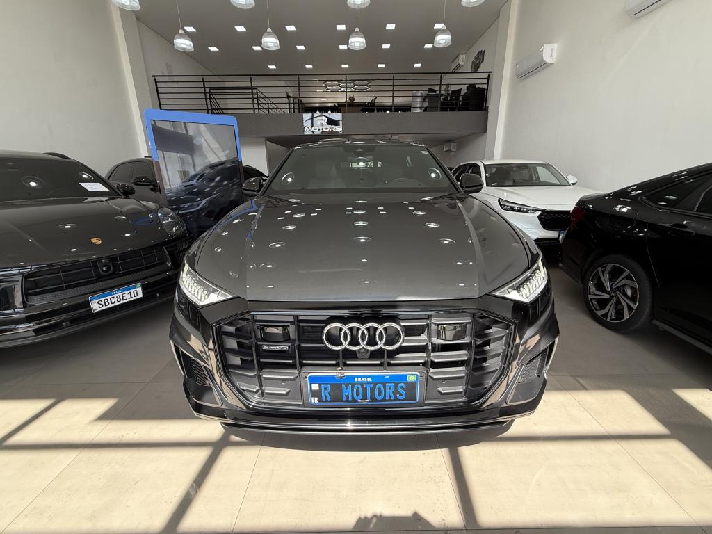AUDI Q8 - Foto