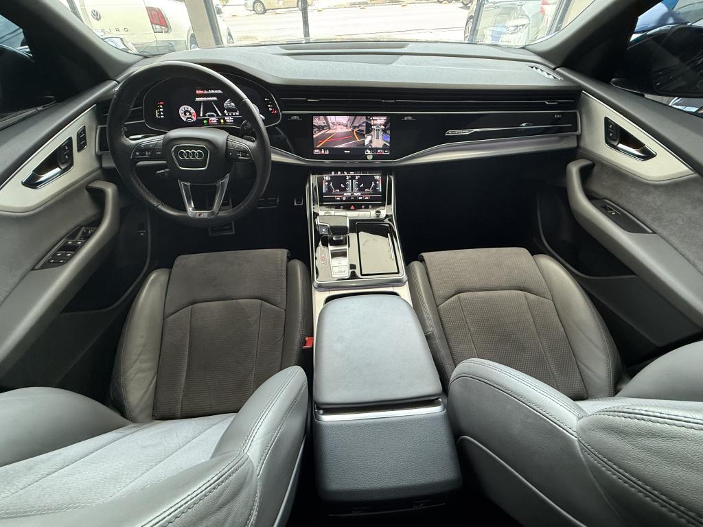 AUDI Q8 - Foto
