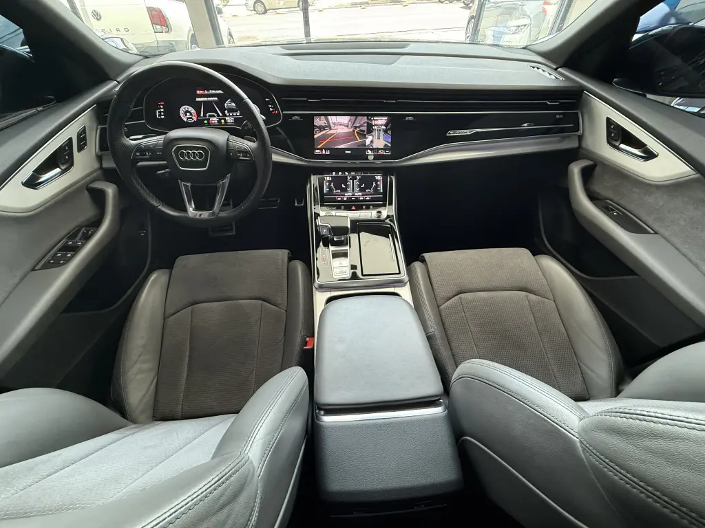 AUDI Q8 - Foto