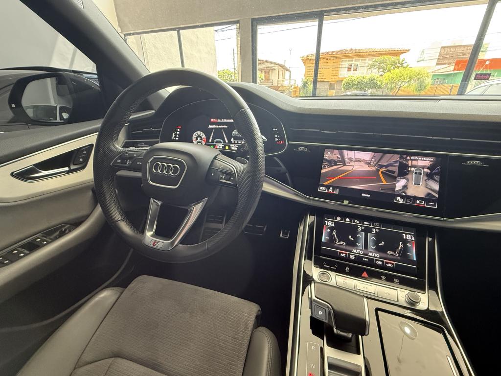 AUDI Q8 - Foto