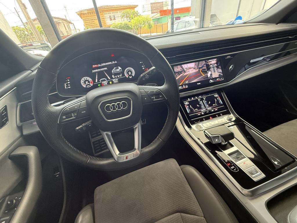 AUDI Q8 - Foto