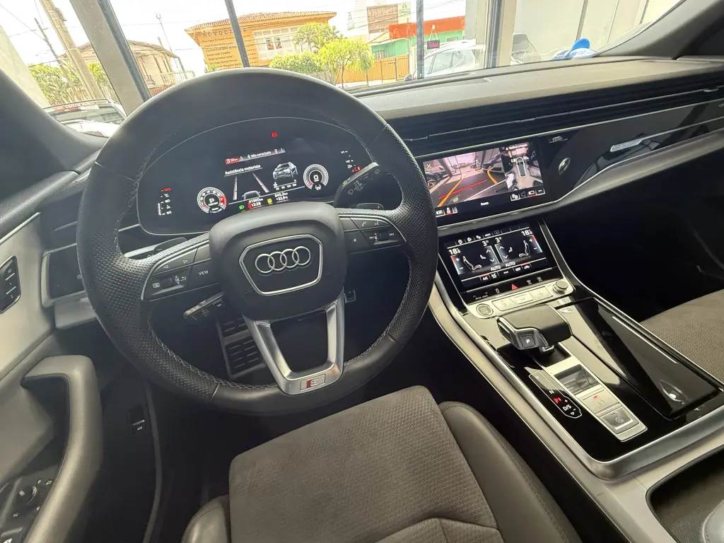AUDI Q8 - Foto