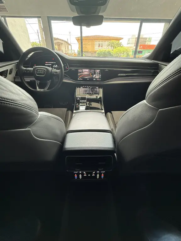 AUDI Q8 - Foto