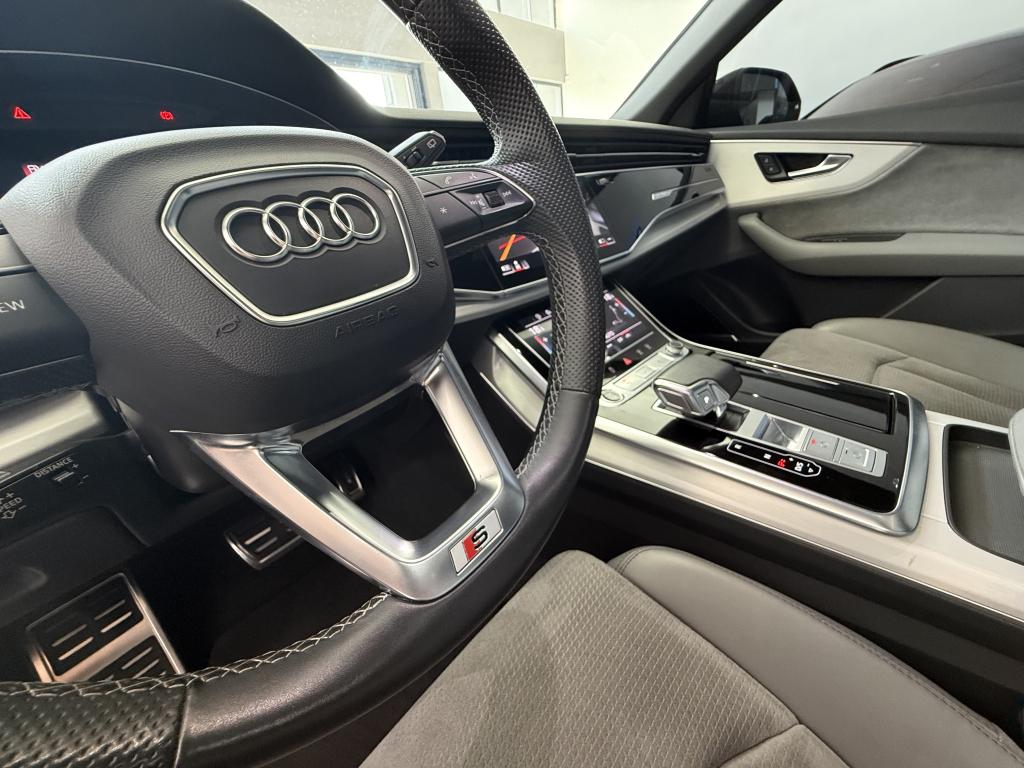 AUDI Q8 - Foto