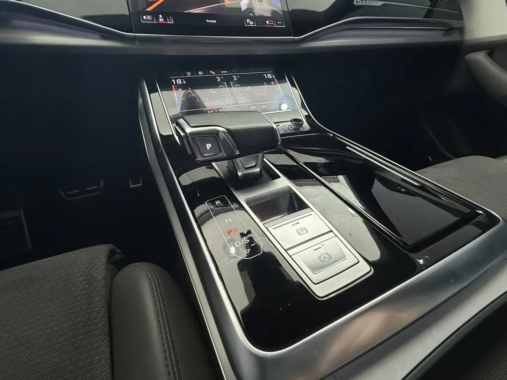 AUDI Q8 - Foto