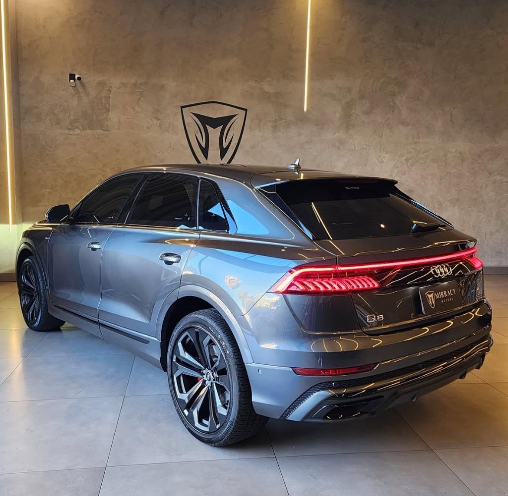 AUDI Q8 - Foto