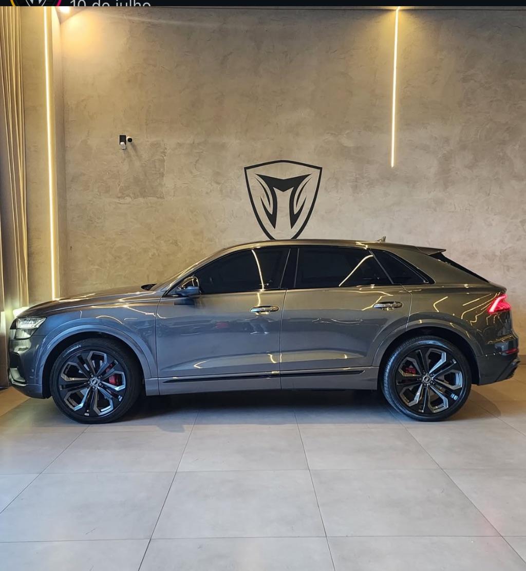 AUDI Q8 - Foto