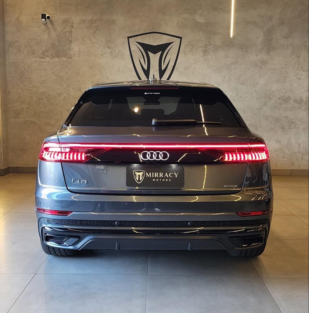 AUDI Q8 - Foto