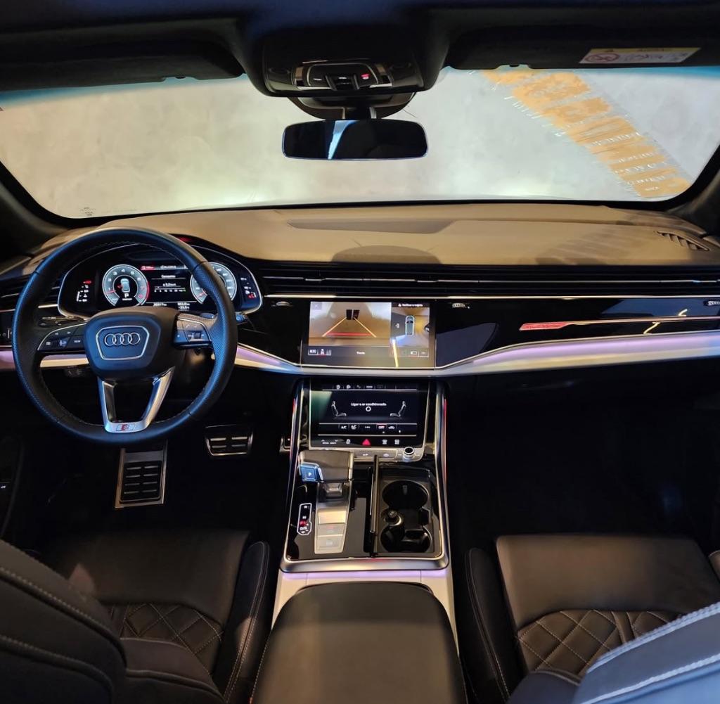 AUDI Q8 - Foto