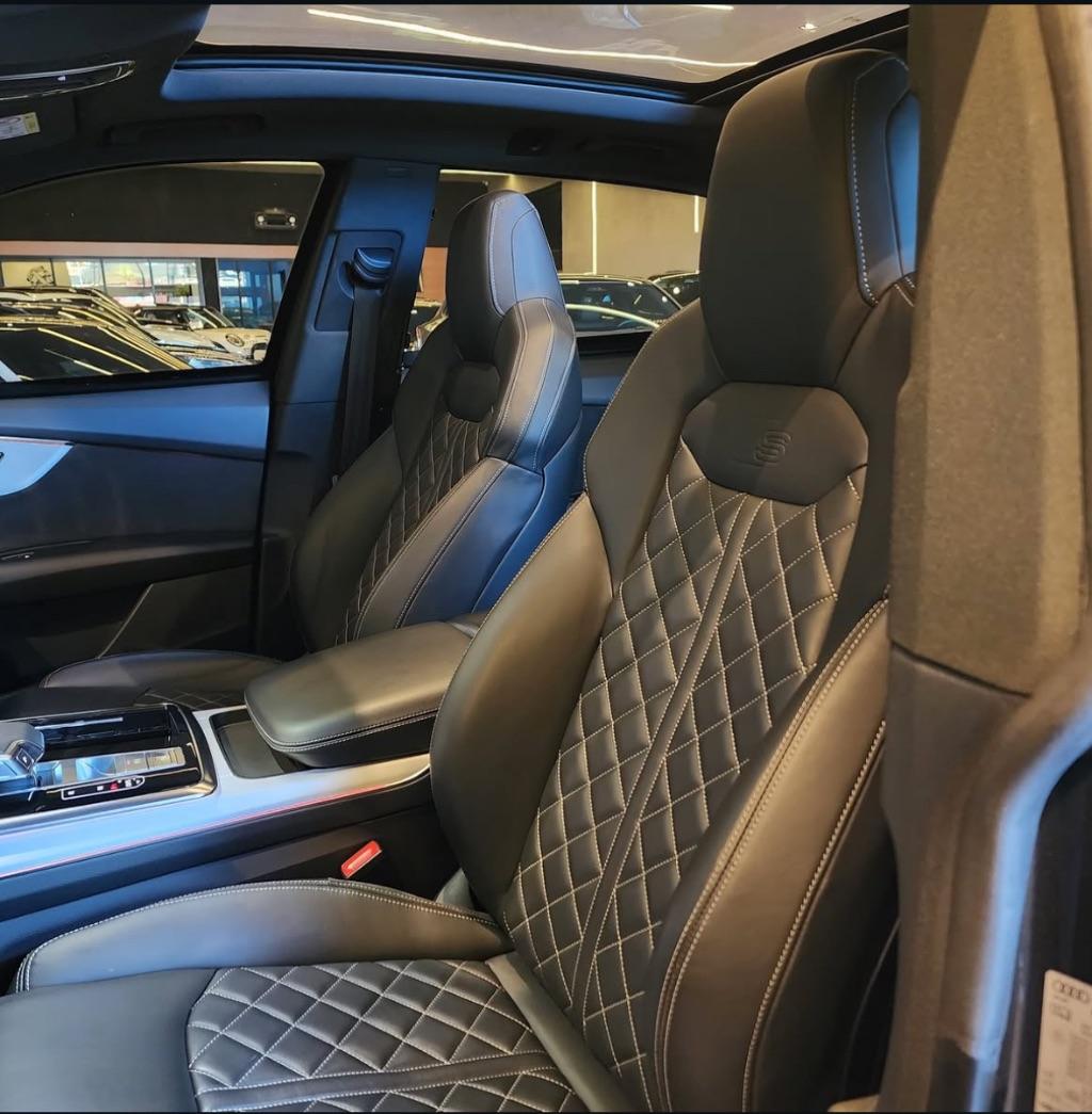 AUDI Q8 - Foto
