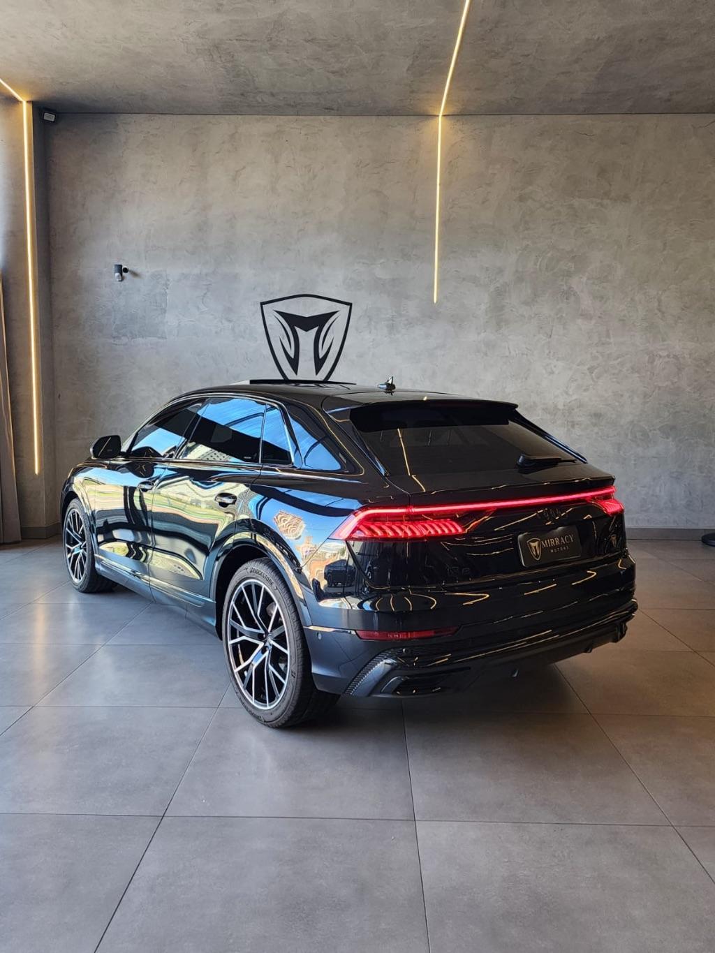 AUDI Q8 - Foto