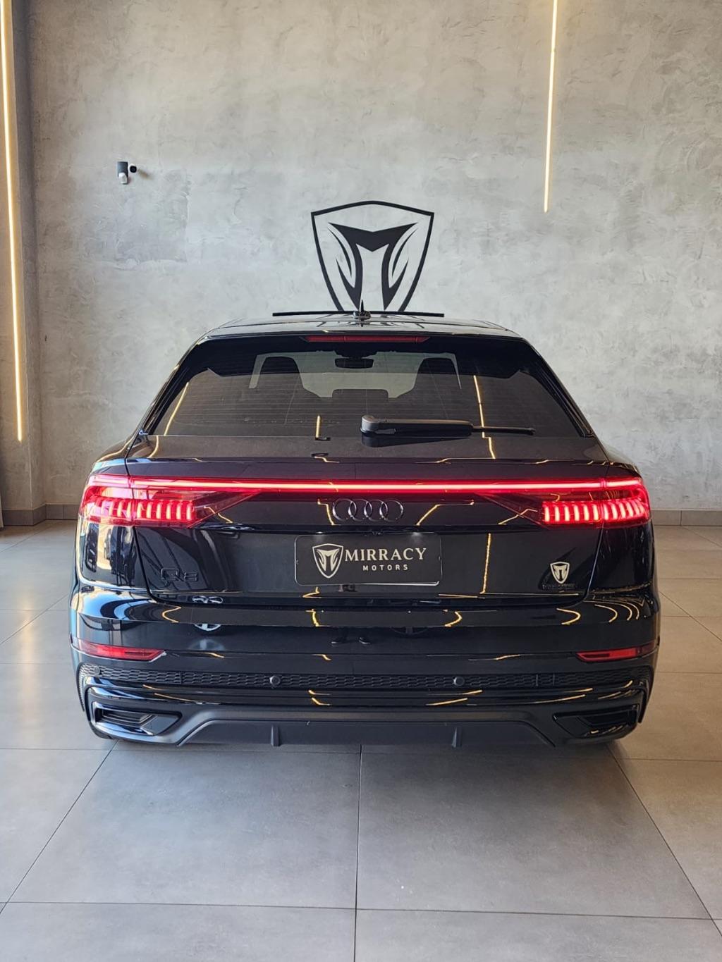 AUDI Q8 - Foto