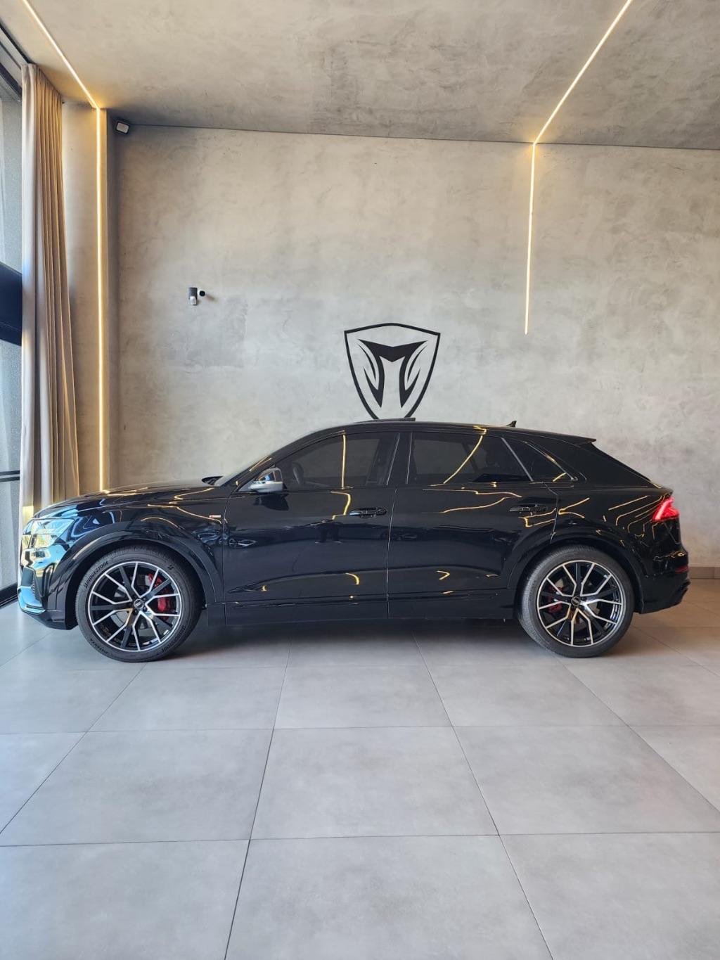 AUDI Q8 - Foto