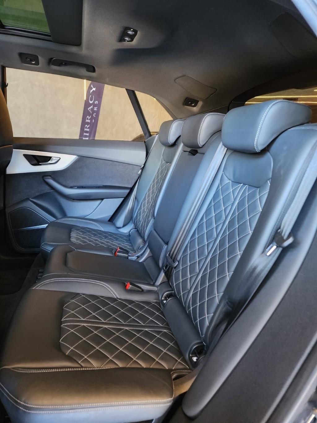 AUDI Q8 - Foto