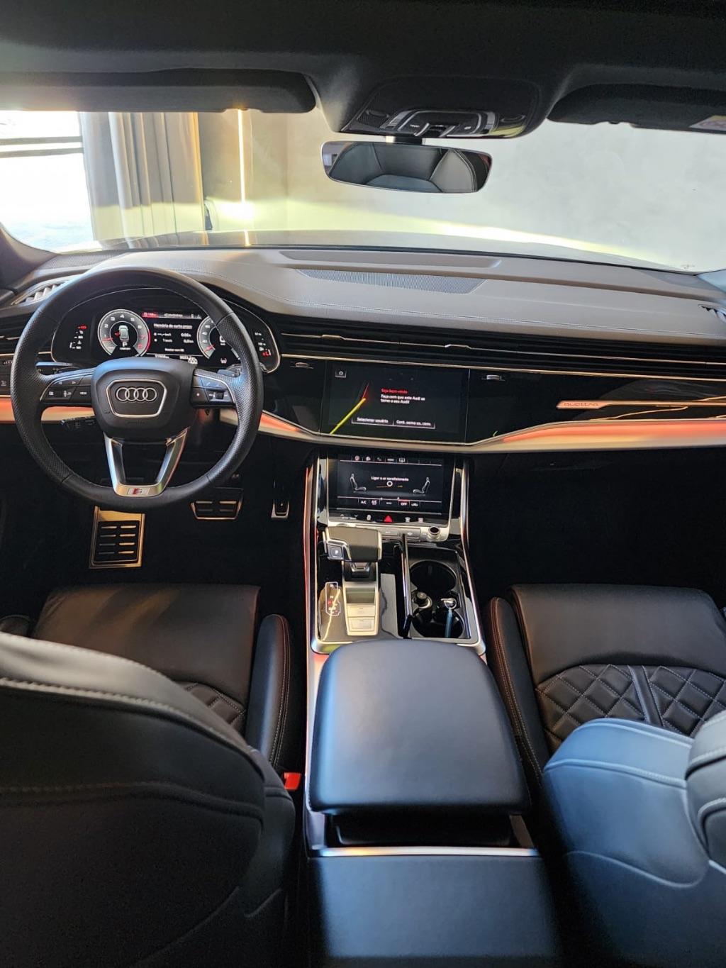 AUDI Q8 - Foto