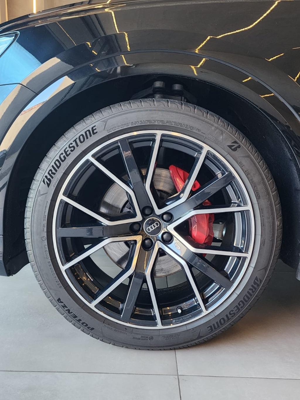 AUDI Q8 - Foto