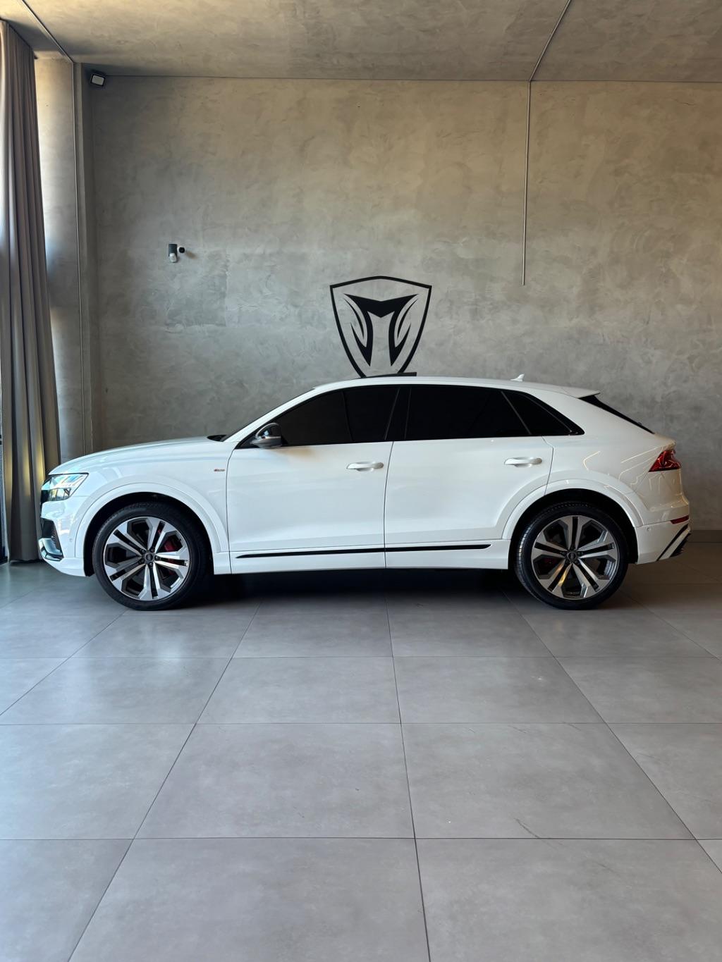 AUDI Q8 - Foto