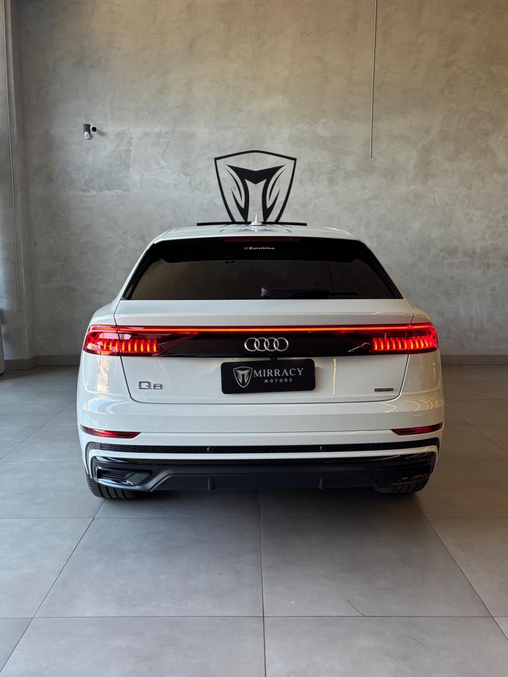 AUDI Q8 - Foto