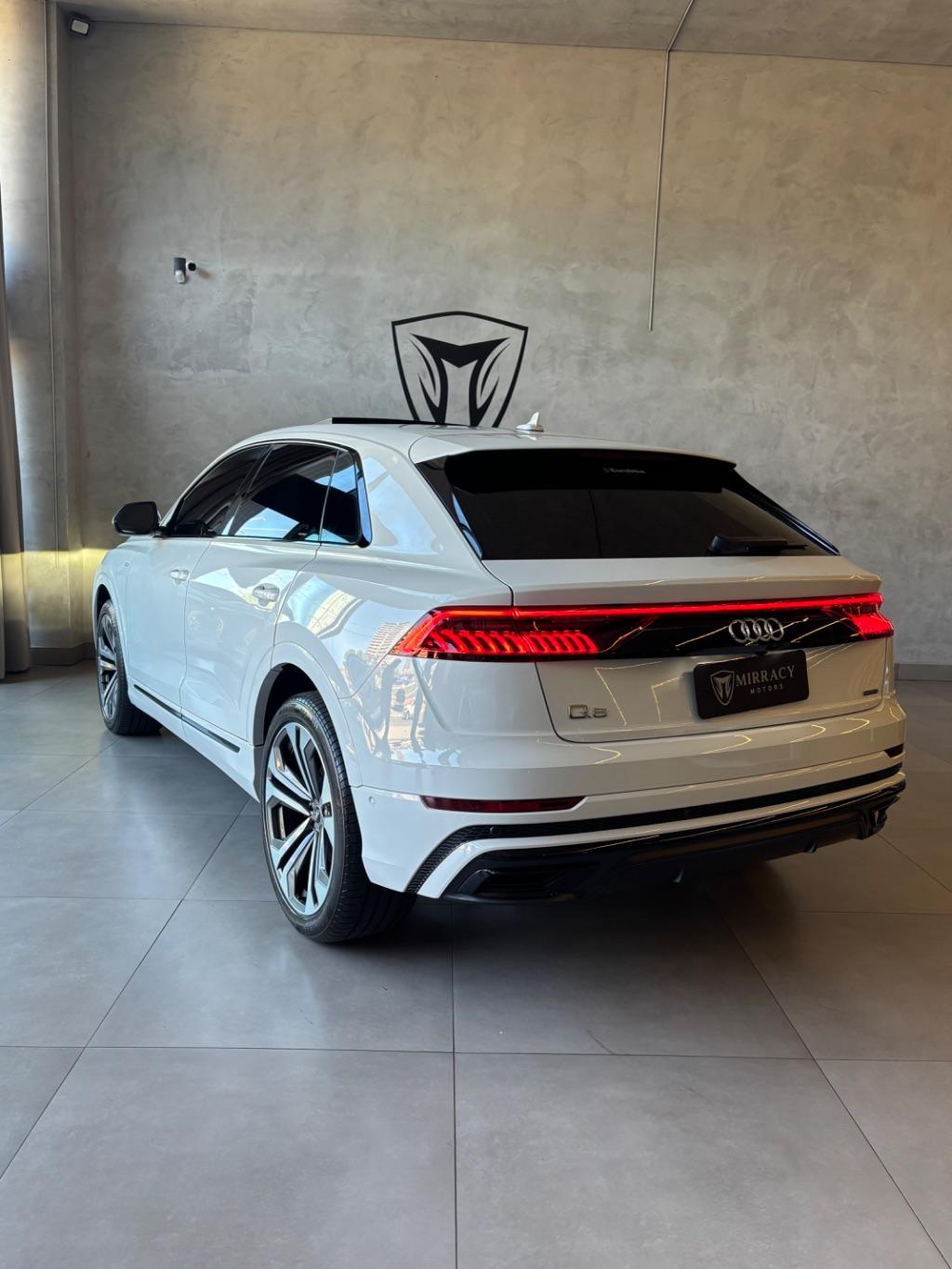AUDI Q8 - Foto