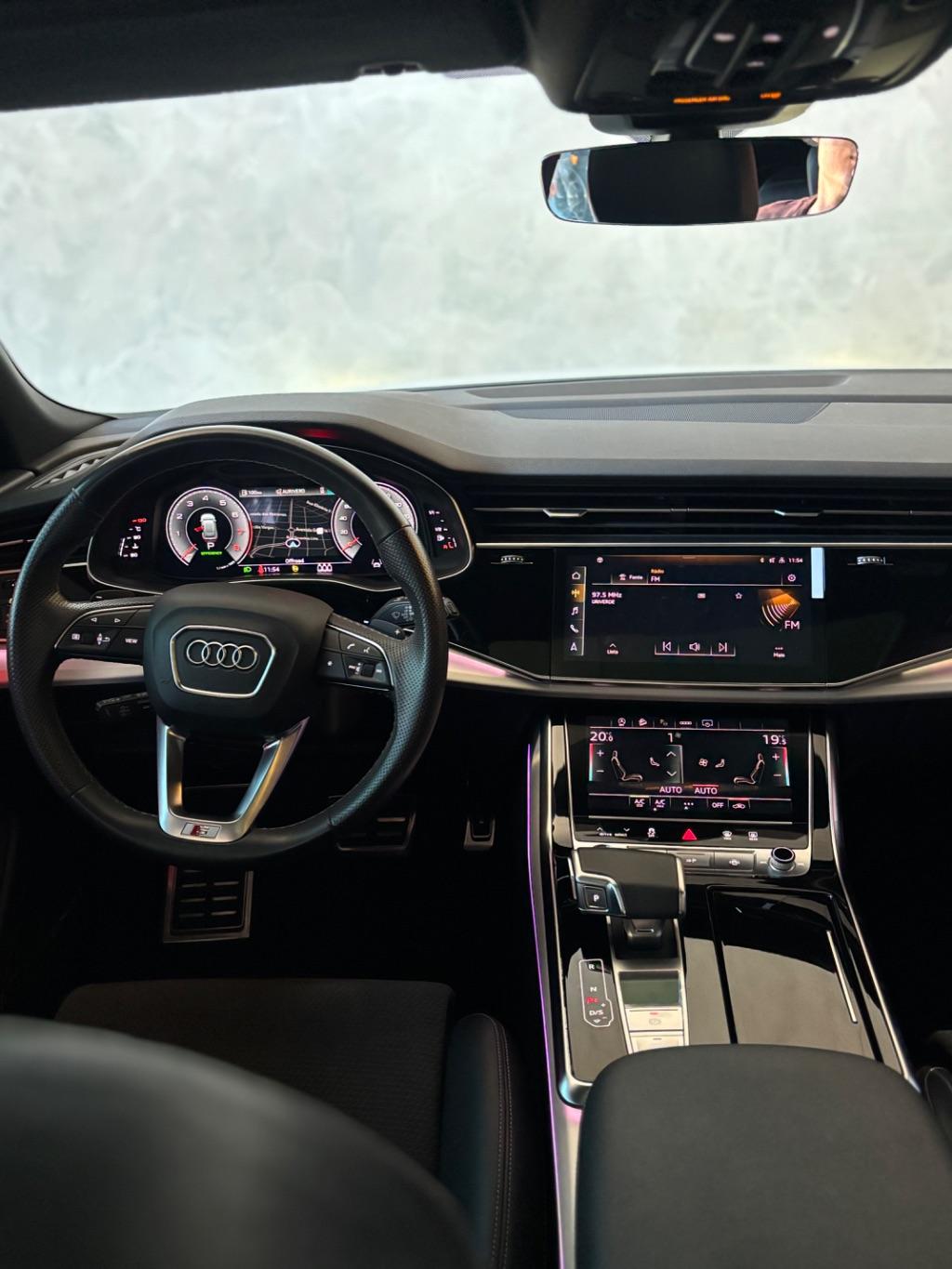 AUDI Q8 - Foto
