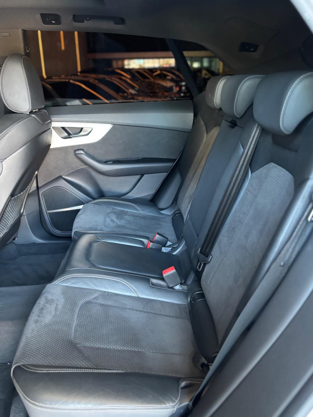 AUDI Q8 - Foto
