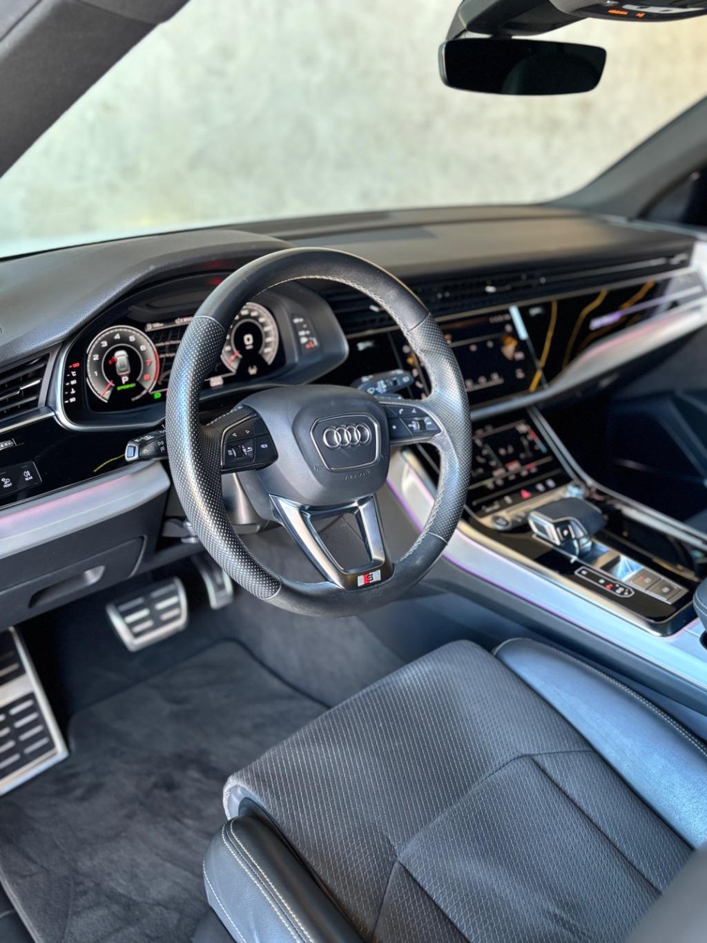 AUDI Q8 - Foto