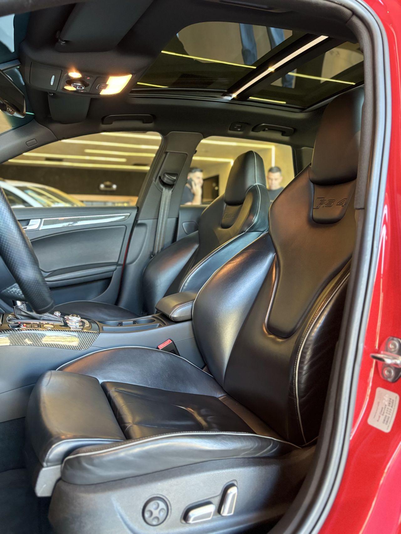 AUDI RS4 Avant - Foto