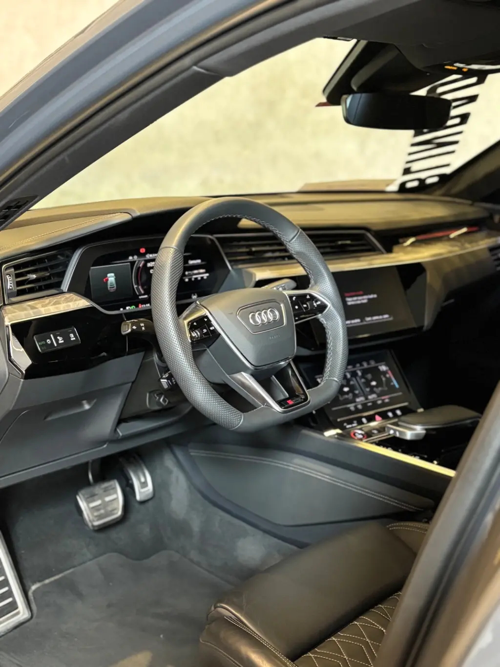 AUDI SQ8-ETRON - Foto