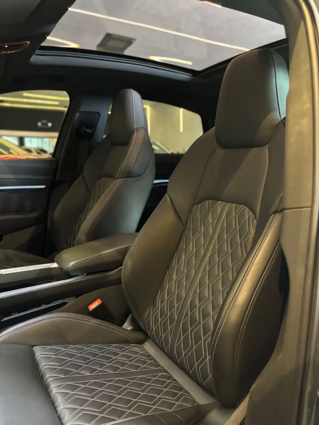 AUDI SQ8-ETRON - Foto