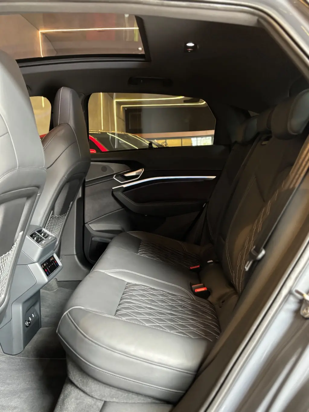 AUDI SQ8-ETRON - Foto