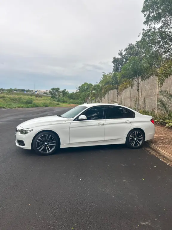 BMW 320I - Foto