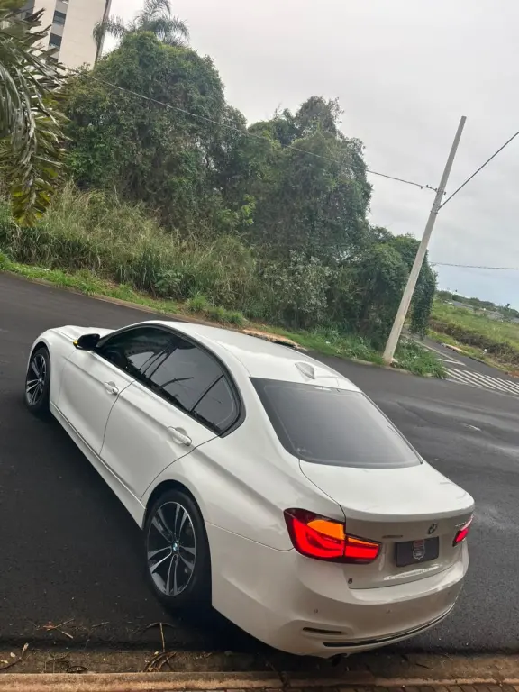 BMW 320I - Foto