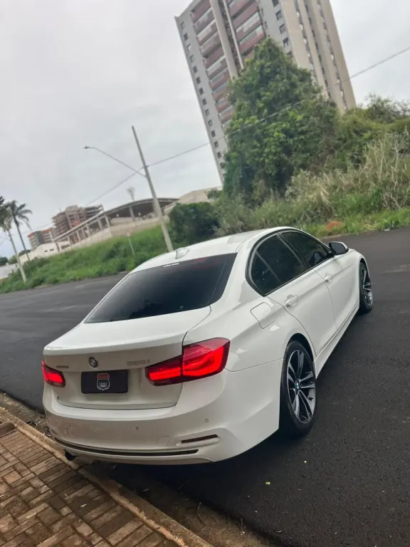 BMW 320I - Foto